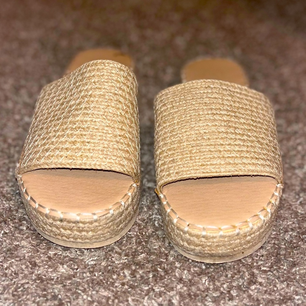 BEACH BY MATISSE PLATFORM SANDALS